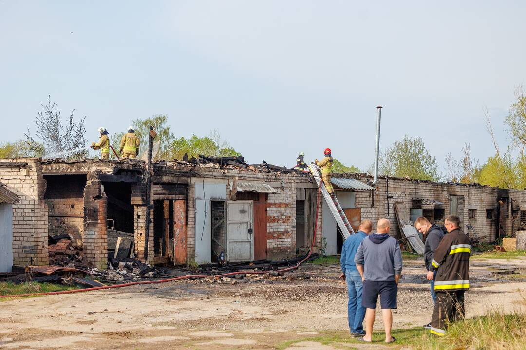 Garažų masyvo gaisras Kauno rajone