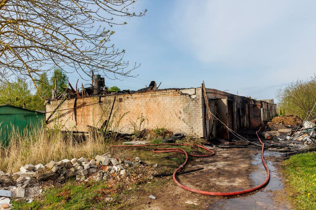 Garažų masyvo gaisras Kauno rajone