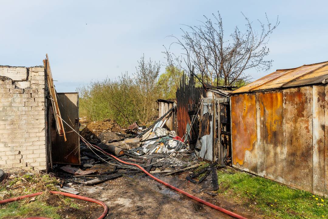 Garažų masyvo gaisras Kauno rajone