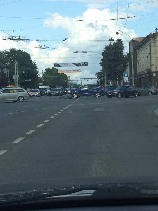 Avarija Taikos ir Pramonės prospektų sankirtoje