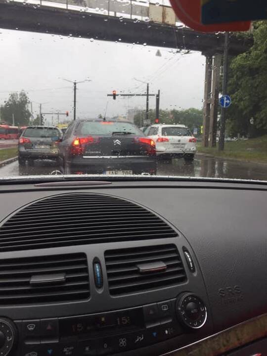 Dėl avarijos Tunelio gatvėje – didžiulė spūstis