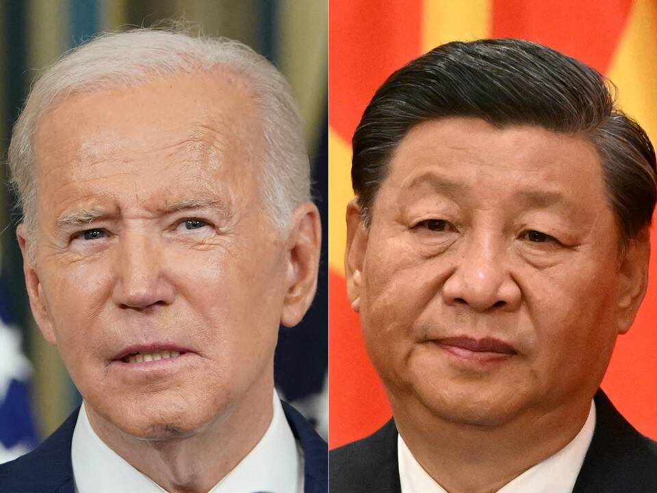 Joe Bidenas (kairėje) ir Xi Jinpingas (dešinėje)