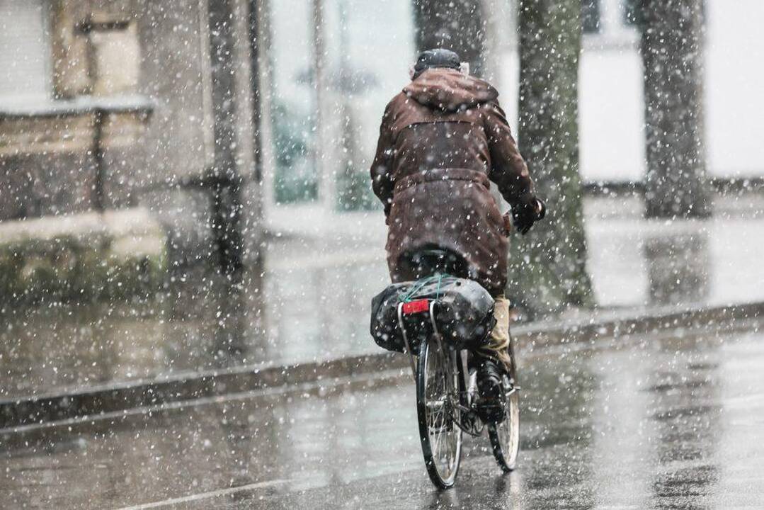 Sinoptikai nežada nieko malonaus: vėjas, lietus ir šlapdriba