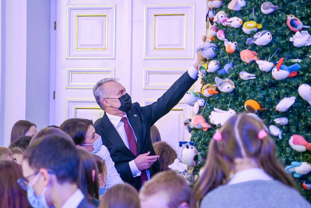 Prezidentas ir ponia Diana įžiebė pagrindinę Prezidentūros kalėdinę eglutę