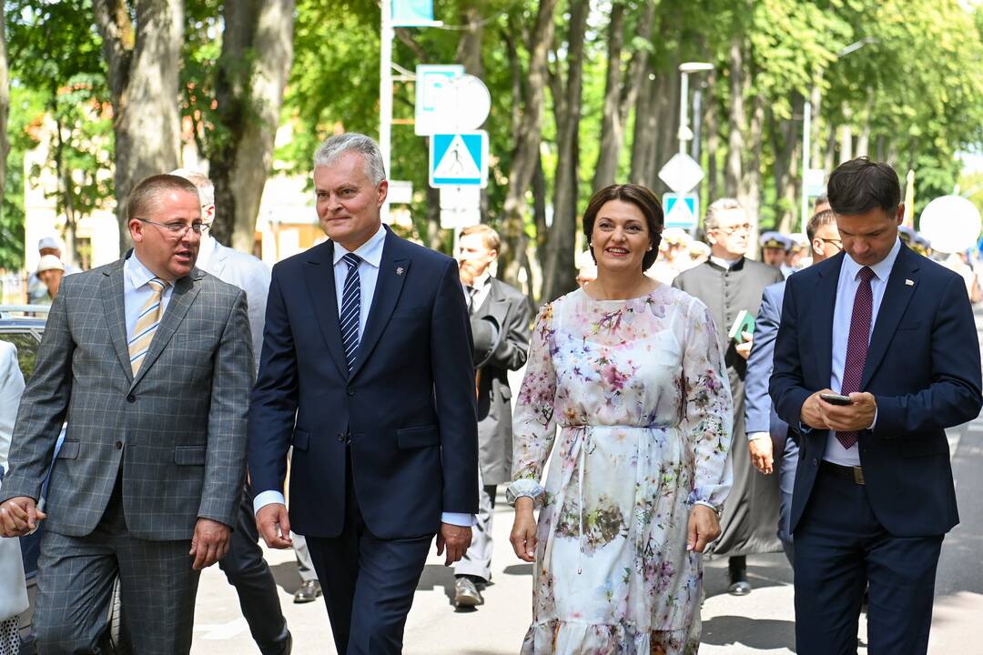 Prezidentas Palangoje atidengė paminklą J.Y. Simpsonui