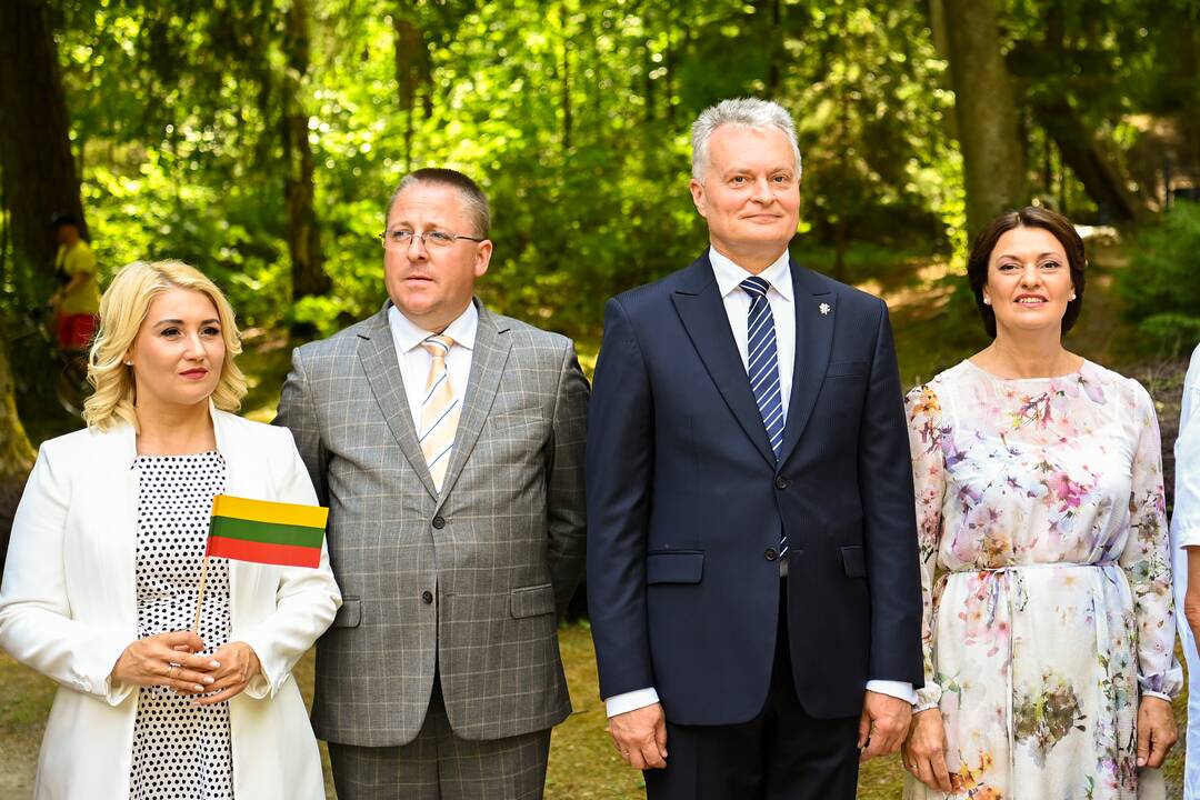 Prezidentas Palangoje atidengė paminklą J.Y. Simpsonui