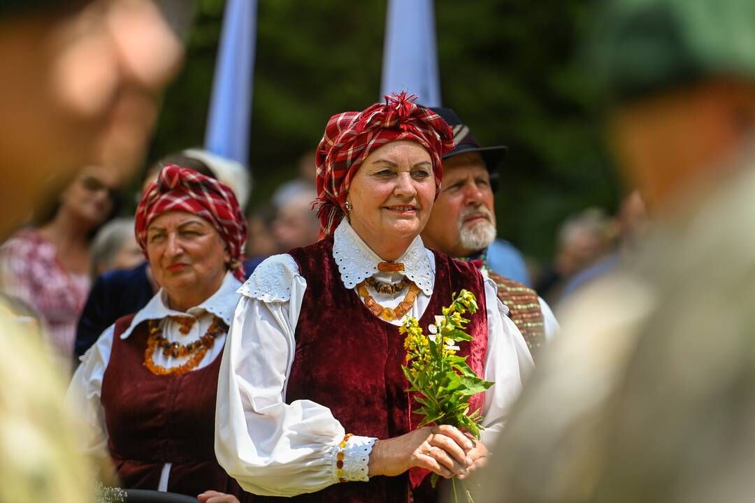 Prezidentas Palangoje atidengė paminklą J.Y. Simpsonui