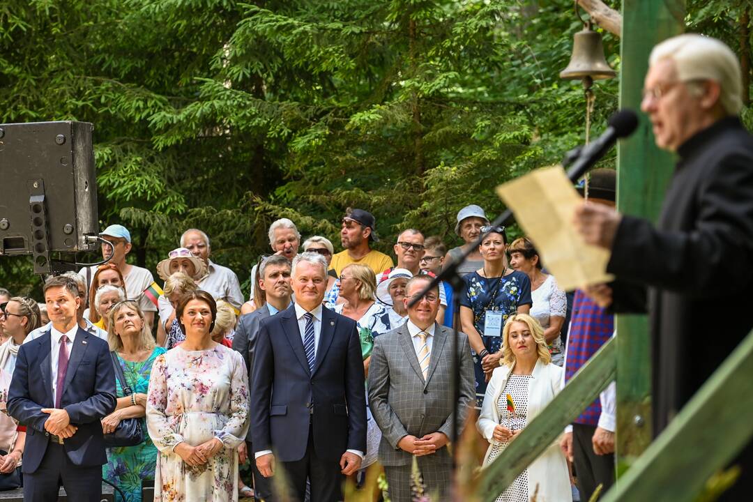 Prezidentas Palangoje atidengė paminklą J.Y. Simpsonui