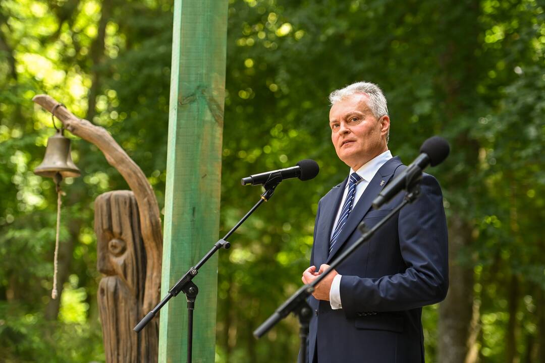 Prezidentas Palangoje atidengė paminklą J.Y. Simpsonui