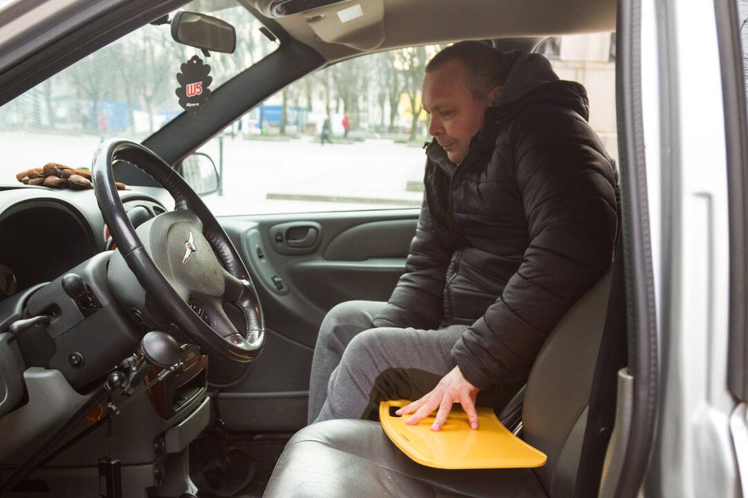 Švytuoklė: anksčiau savo statybos bendrovę valdęs Ramūnas dabar nejaučia pusės kūno ir po valandos sėdėjimo patiria didžiulius skausmus, todėl abejoja, ar jam pavyktų susirasti darbą.