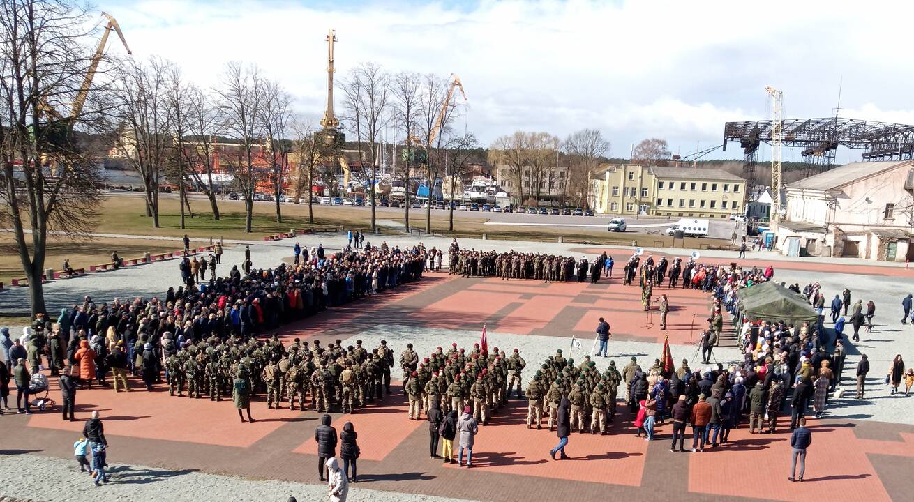 Klaipėdoje prisiekė šimtai naujųjų šaulių
