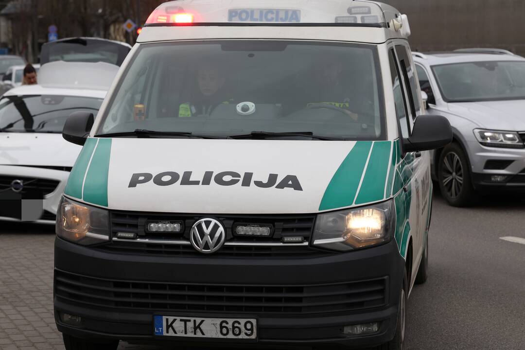 „Volvo“ ir BMW susidūrimas Savanorių prospekte