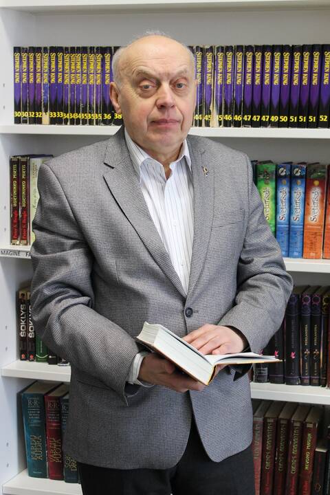 Pomėgis: ilgus metus J.Nekrašius kolekcionuoja ekslibrisus ir domisi neeiline G.Bagdonavičiaus asmenybe.