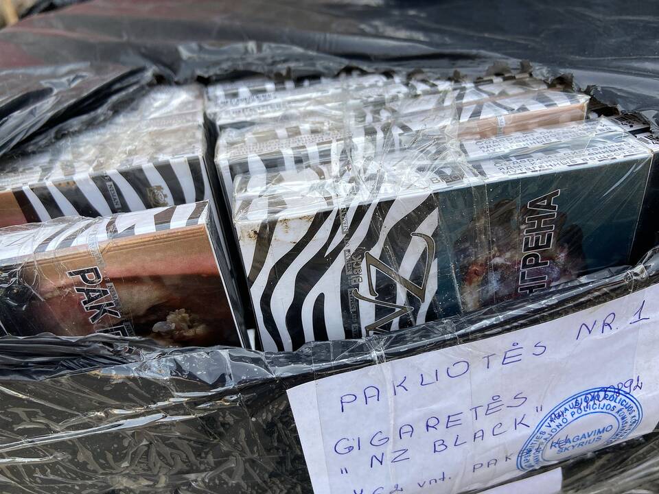 Ugnyje supleškėjo beveik 80 tūkst. pakelių kontrabandinių cigarečių