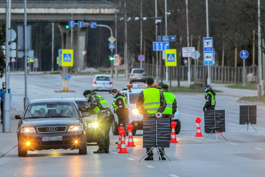 Užsidaro: Lietuvoje įsigaliojo griežtesni reikalavimai,  vienas jų – keliauti į kitą savivaldybę.