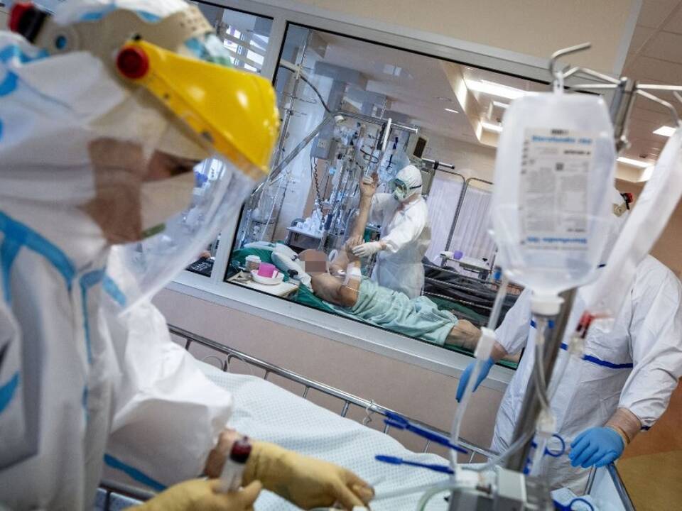 Epidemiologai mato neraminančius ženklus: COVID-19 sergamumo rodikliai primena praėjusių metų rudenį