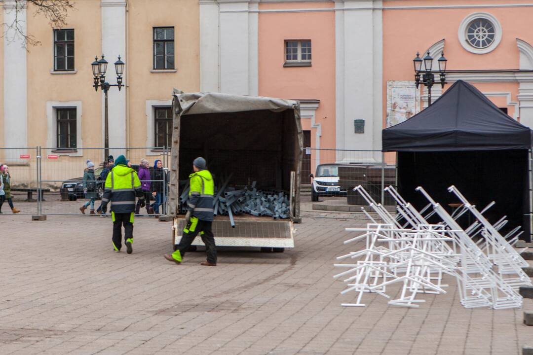 Kauno Kalėdų eglė atkeliavo į Rotušės aikštę
