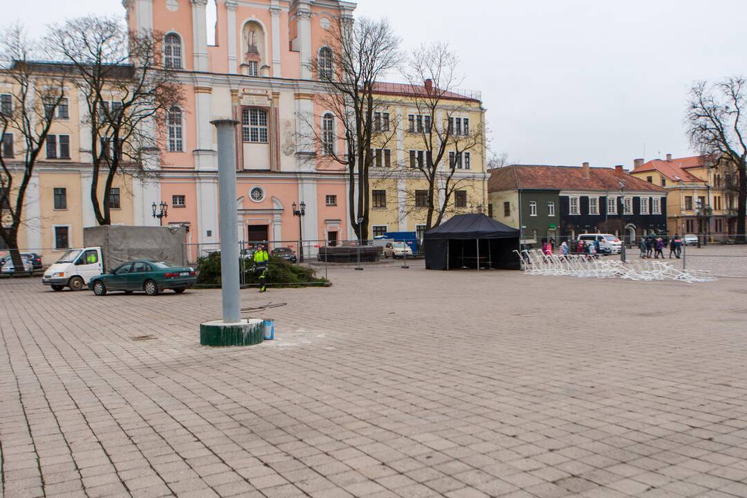 Kauno Kalėdų eglė atkeliavo į Rotušės aikštę
