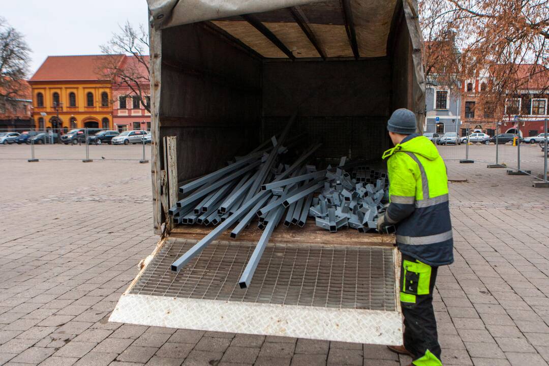 Kauno Kalėdų eglė atkeliavo į Rotušės aikštę