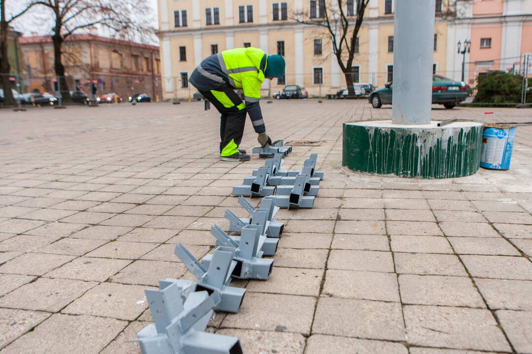 Kauno Kalėdų eglė atkeliavo į Rotušės aikštę