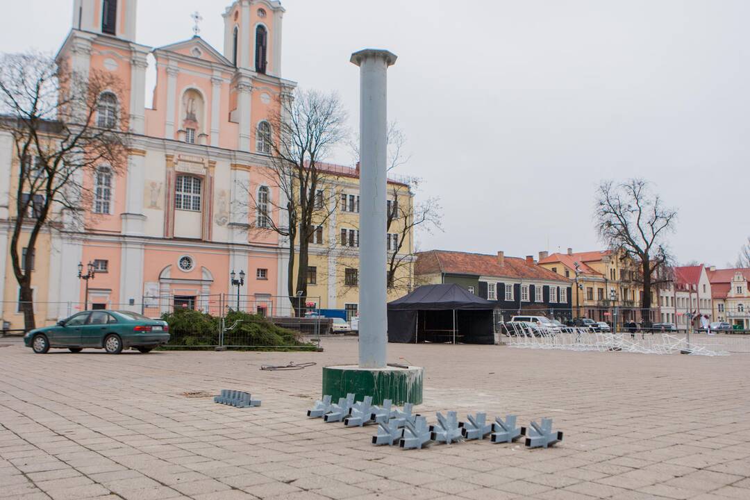 Kauno Kalėdų eglė atkeliavo į Rotušės aikštę