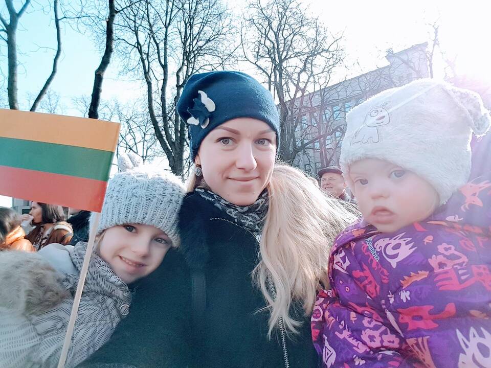 Odrė su tėveliais ir sesute