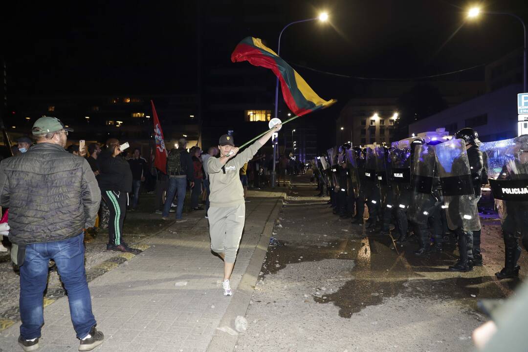 Grėsmės: panašūs desperatiški veiksmai skatina autoritarinių režimų atsiradimą.