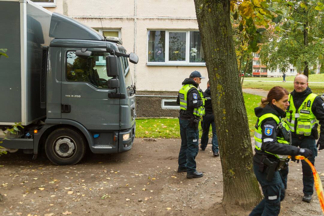 Dėl Kauno daugiabutyje rasto sprogmens – gyventojų evakuacija