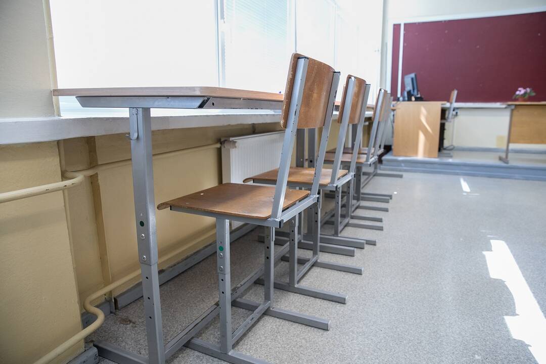 Ragina mokyti vaikus apie karo grėsmę