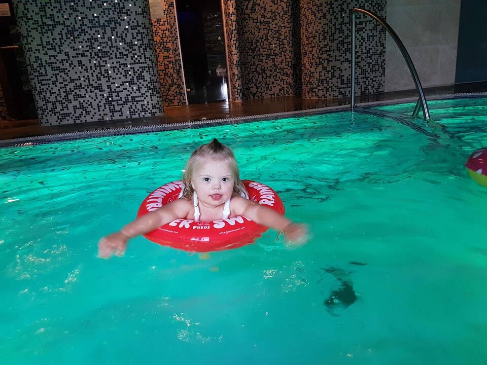 Odrė su tėveliais ir sesute