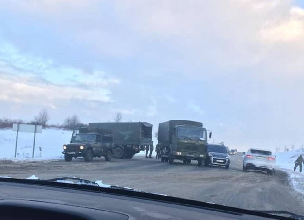 Ant viaduko kariai pateko į avariją