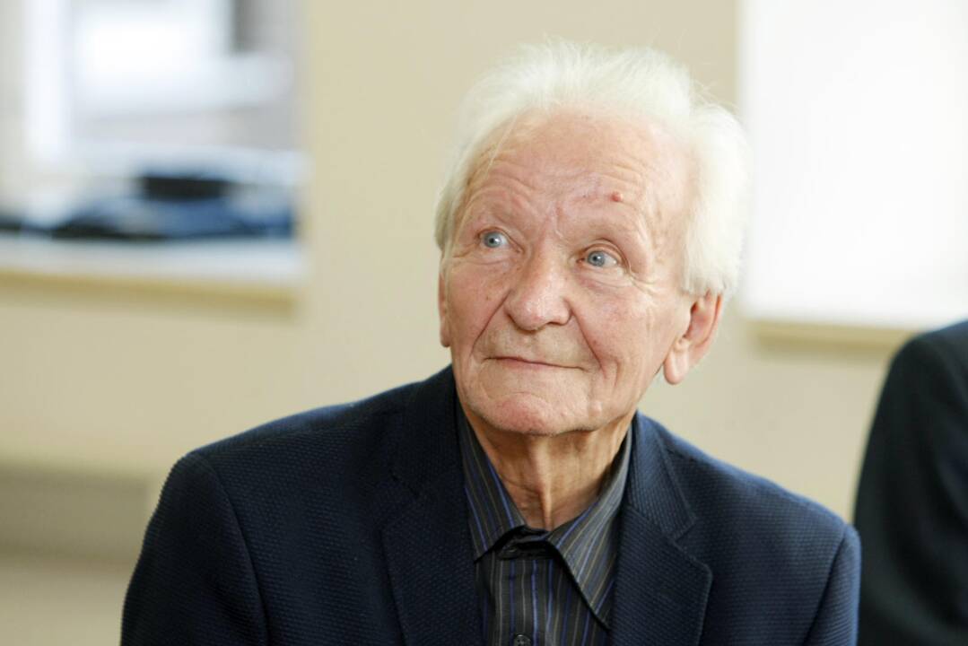 Svečias: Klaipėdos knygų mugėje savo naują romaną "Užutėky verda vanduo" pristatė Punsko lietuvis A.Uzdila.