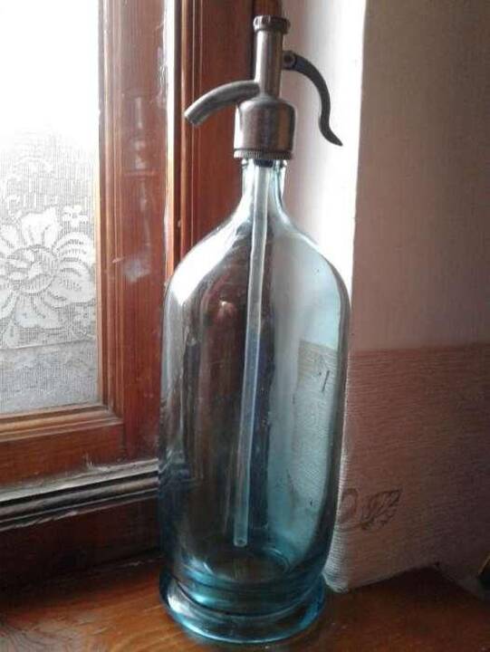 Nostalgija: sovietmečiu kone kiekviena šeima turėjo sifonus, kuriais iš pilstymo punktų parsinešdavo gazuoto vandens.