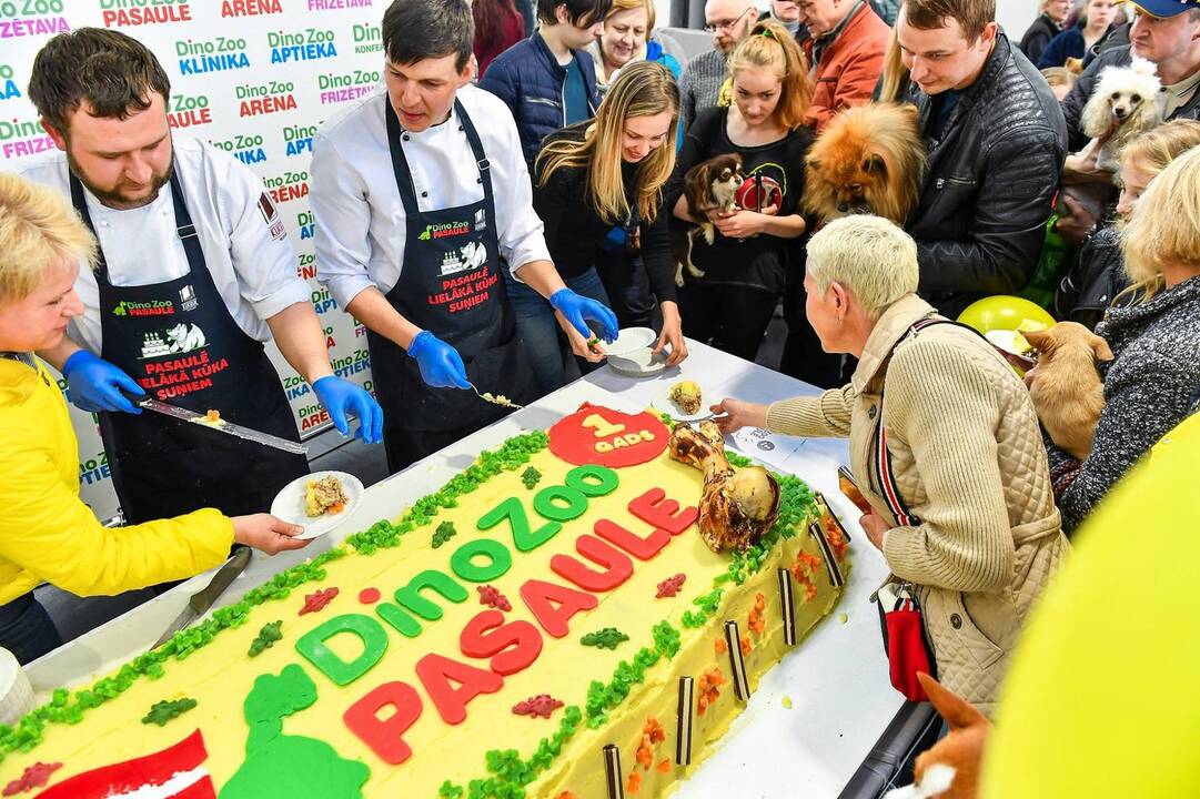 Nepatingėjo: latviai paplušėjo, kad taptų įžymūs.