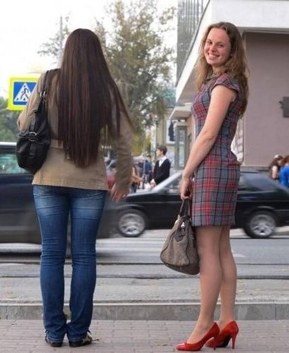 Netikėtumas: merginos ypač nustemba, kai komplimentą iš nepažįstamojo išgirsta tiesiog gatvėje.