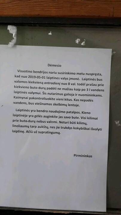 Komedija: įdomu, ar šiuos pirmininko reikalavimus vykdo gyventojai?