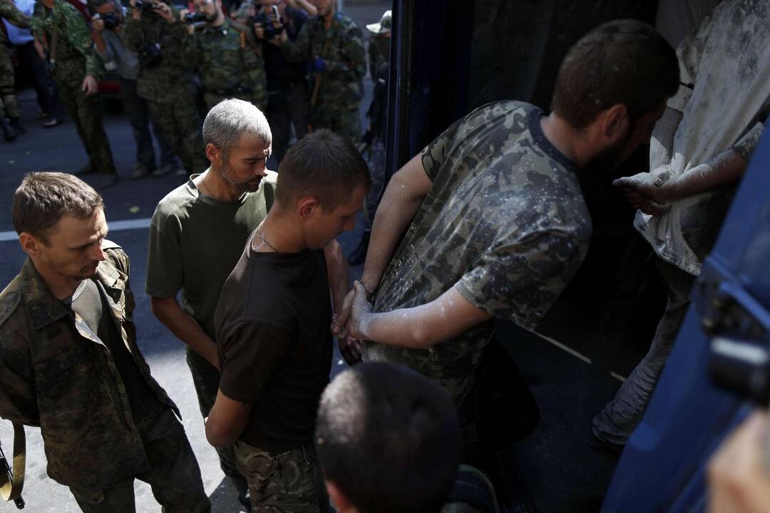 Rusijos žiniasklaida: Ukrainos sučiupti Rusijos kariai „sieną kirto per klaidą“ 