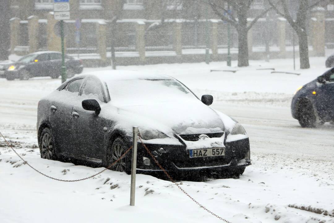 Orai pajūryje vairuotojams surengė išbandymų 