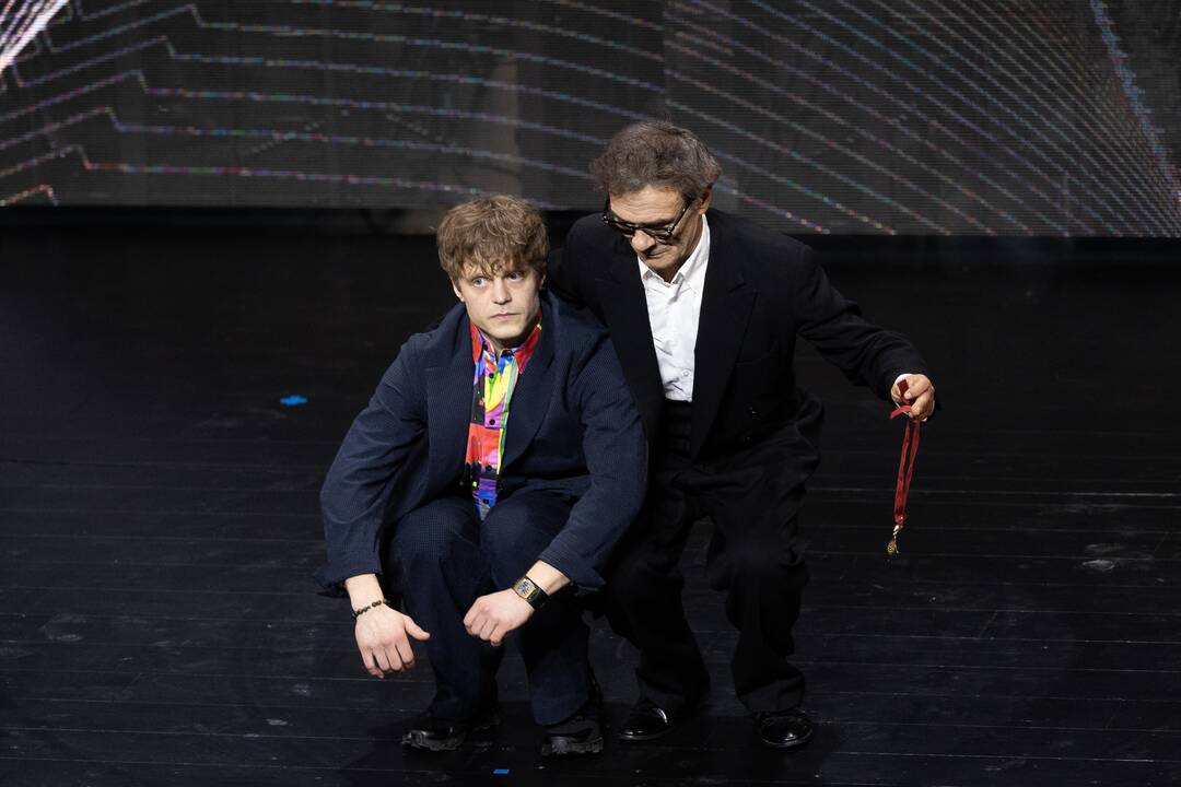 Teatralams išdalinti „Auksiniai scenos kryžiai“