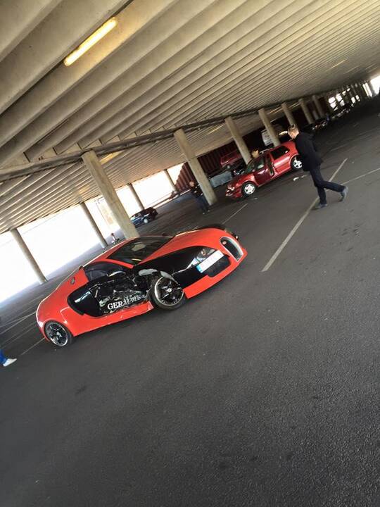„Žalgirio“ arenos aikštelėje sudaužyta „Bugatti“ kopija