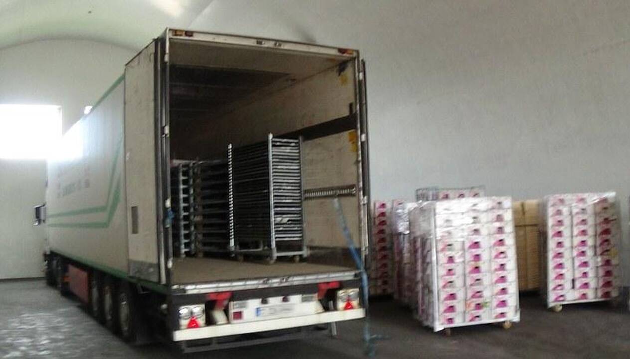 Gėlių į Nyderlandus važiavusiame vilkike – kontrabandinės cigaretės
