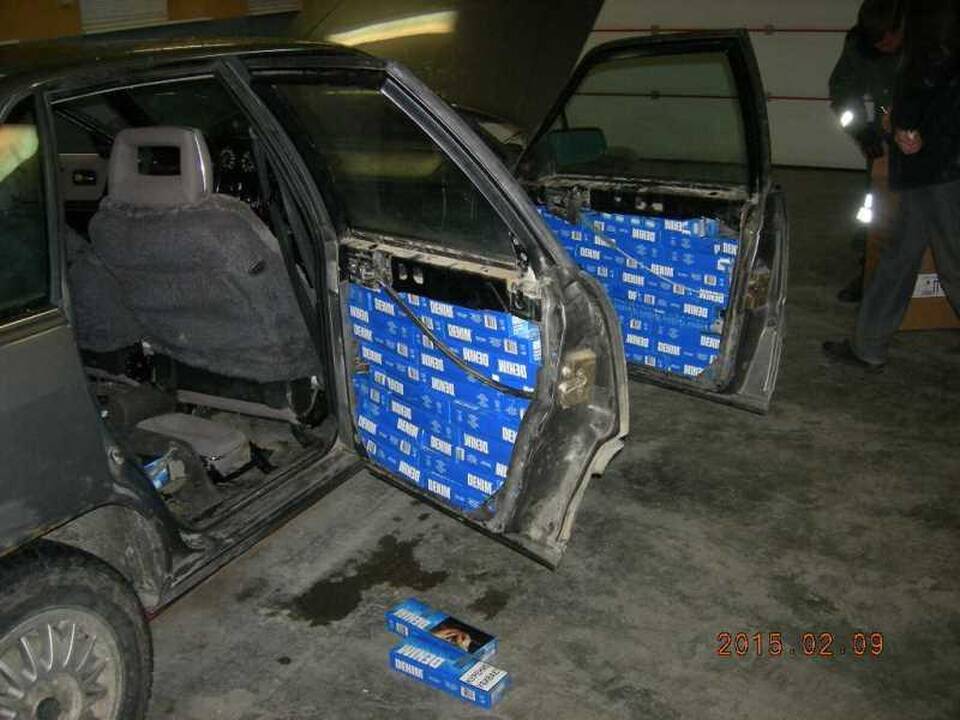 Trijuose rusų automobiliuose – kontrabandinės cigaretės