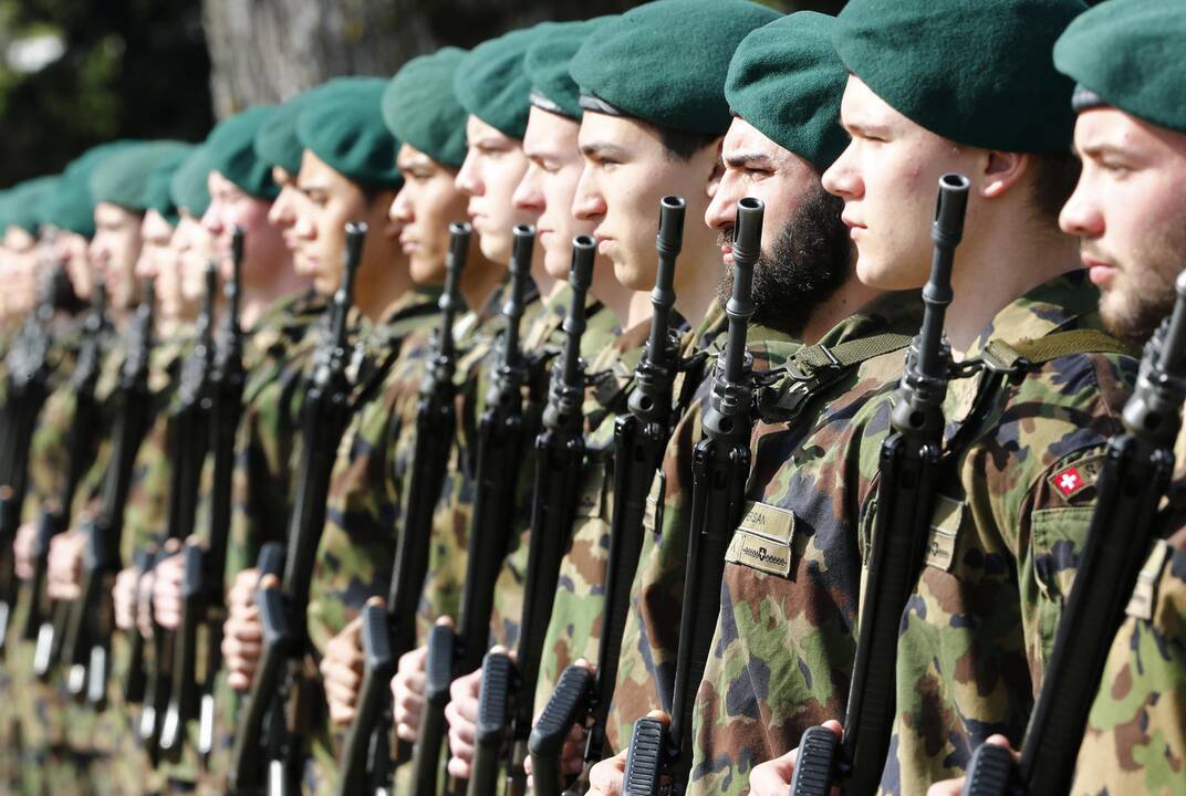 Prezidentė: Šveicarijos kariuomenė – gražus pavyzdys Lietuvai 