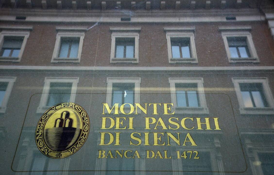 Seniausias bankas pasaulyje parduoda beviltiškų skolų už 28 mlrd. eurų