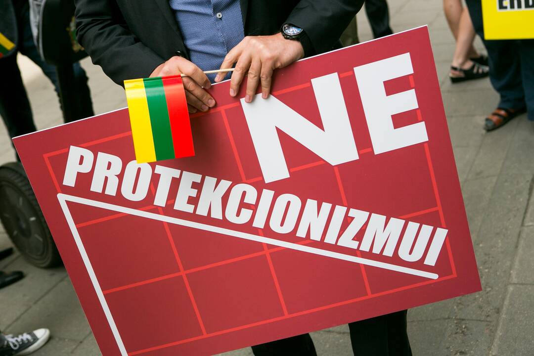  Prie Europos Komisijos atstovybės piketavo Lietuvos vežėjai.