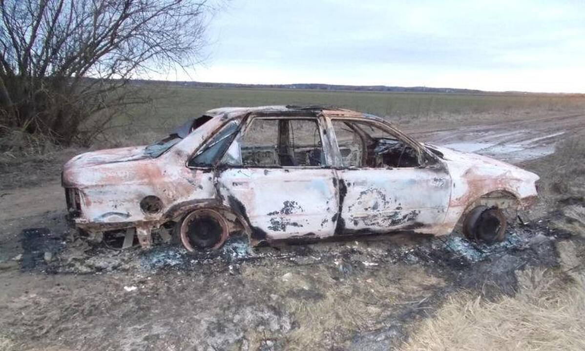 Rasti automobilį pavogę, o vėliau jį sudeginę įtariamieji