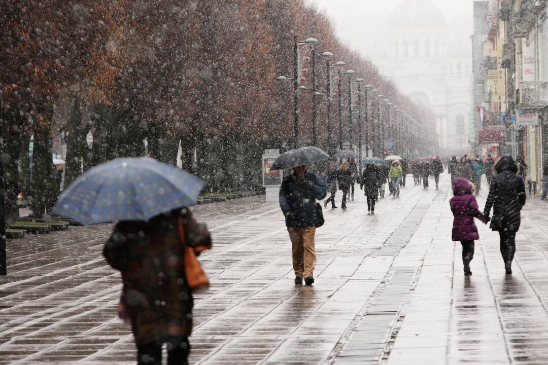 Sinoptikai prognozuoja šlapdribą ir perkūniją
