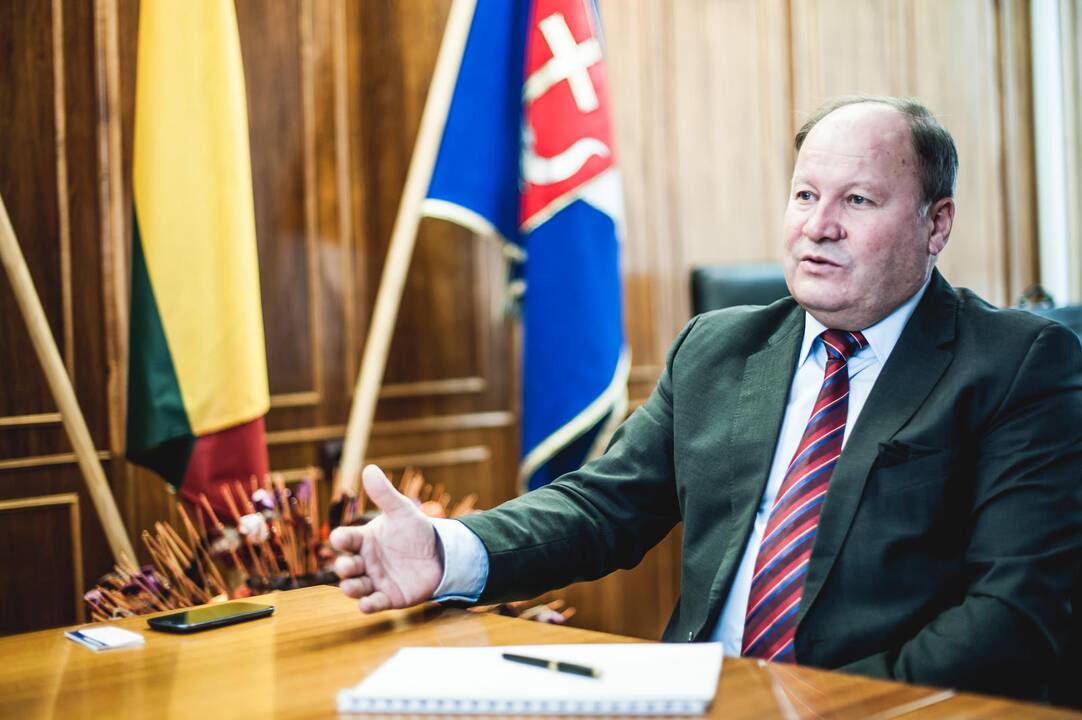 V. Makūnas