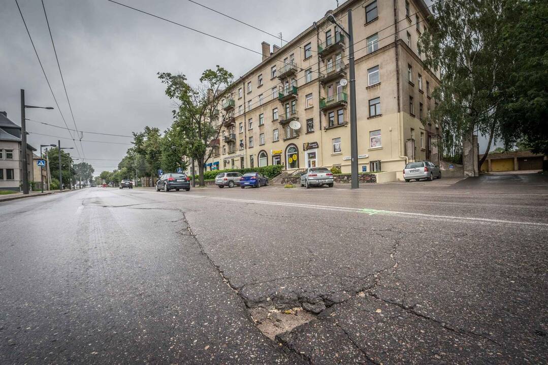 Nauju asfaltu pakvips ir K. Petrausko gatvėje