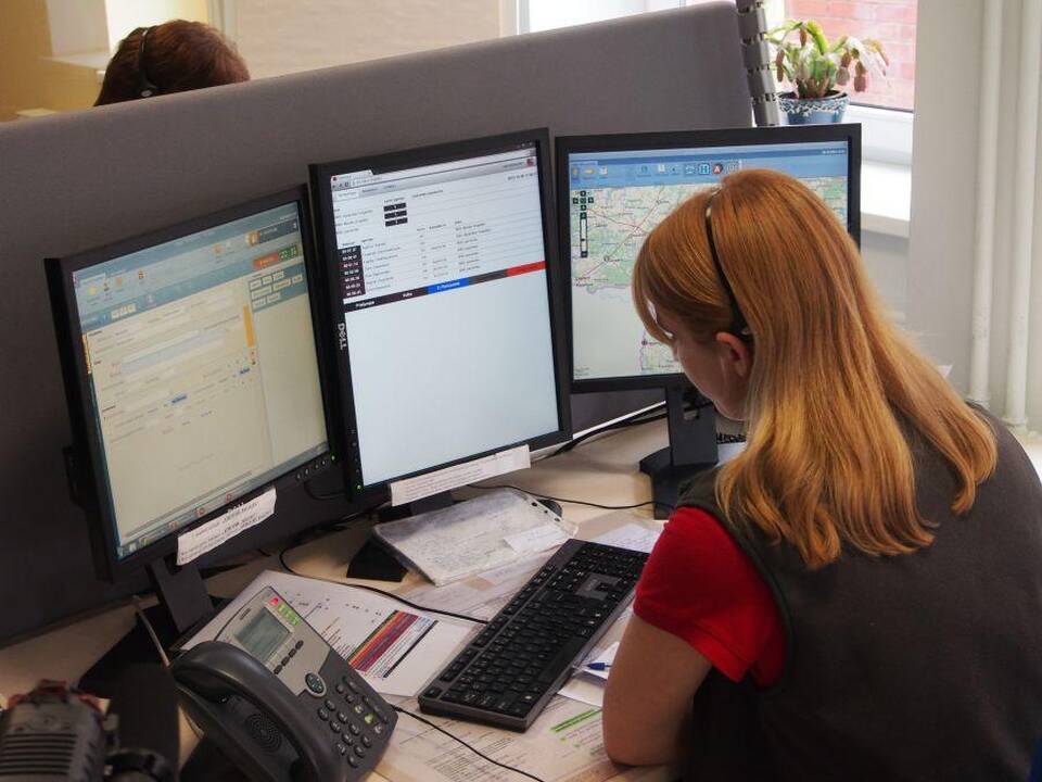 Moteris pagimdė klausant nurodymų telefonu
